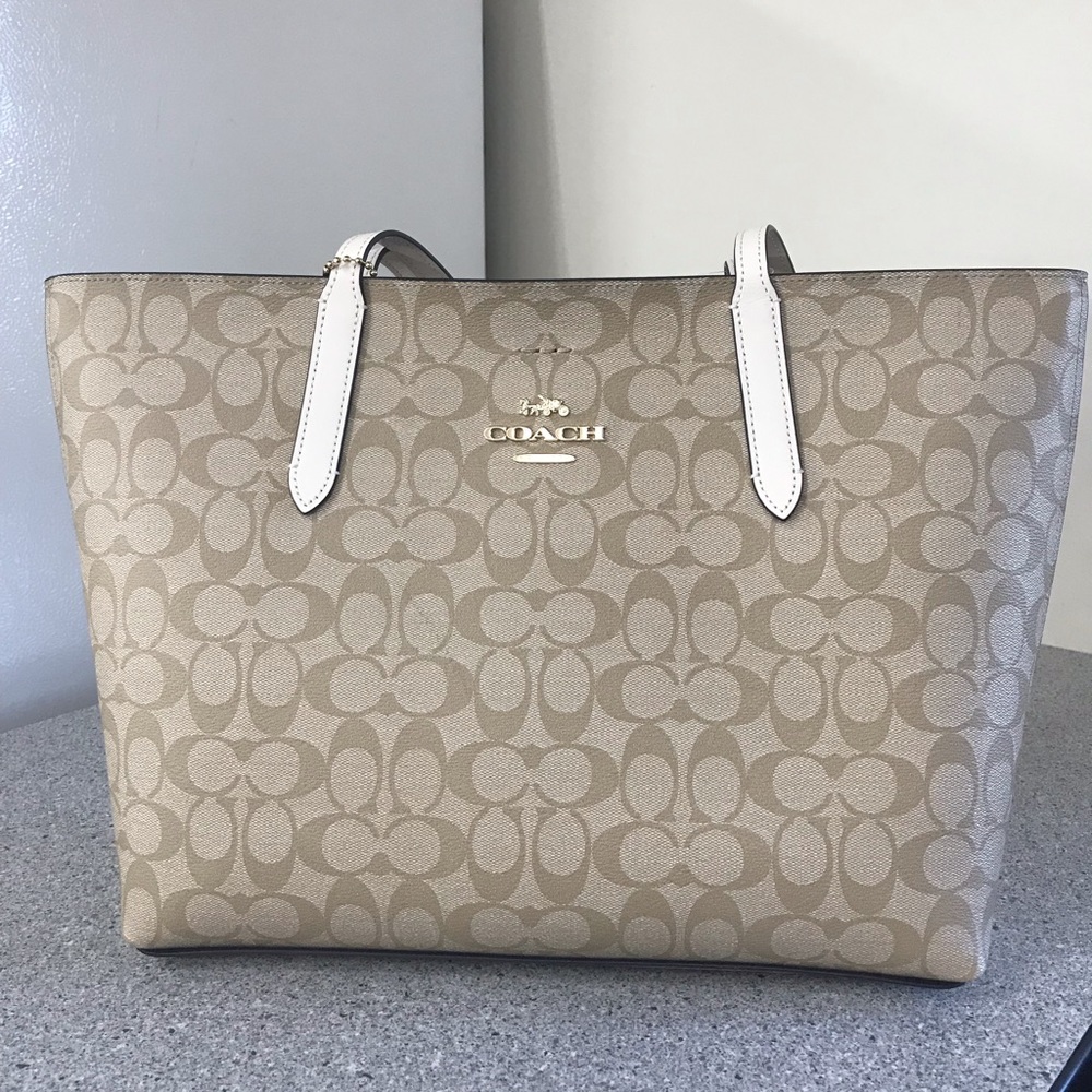 BRAND NEW Coach Signature Avenue Tote